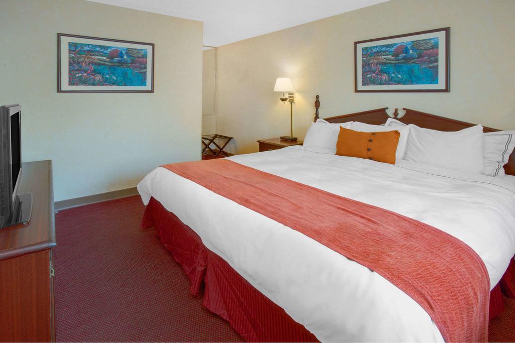 Days Inn By Wyndham Davenport Ia 外观 照片