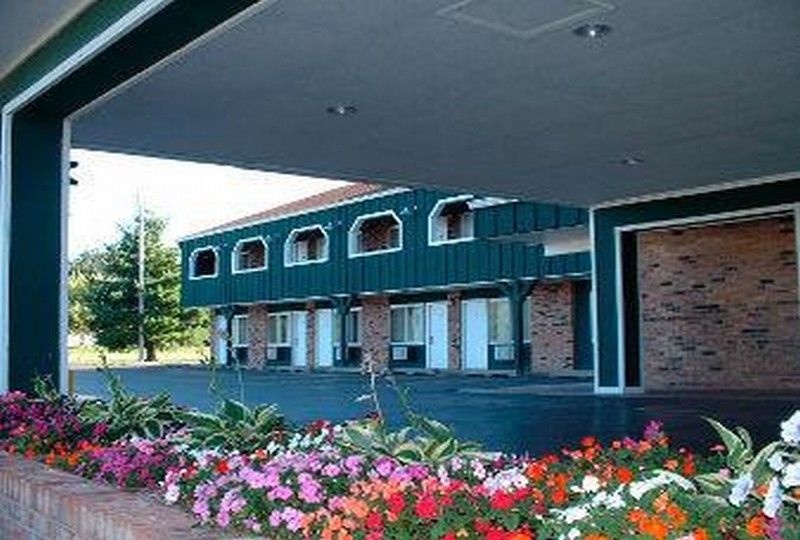 Days Inn By Wyndham Davenport Ia 外观 照片