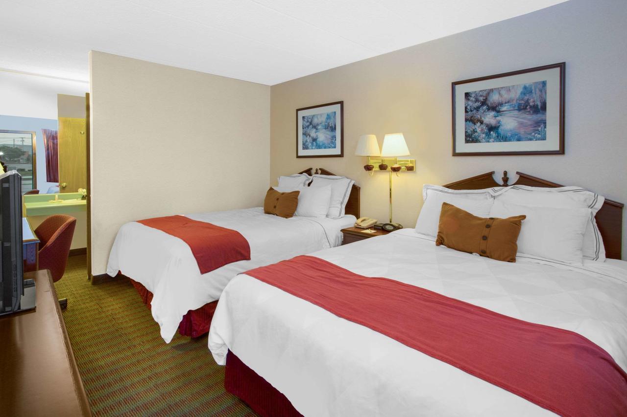 Days Inn By Wyndham Davenport Ia 外观 照片
