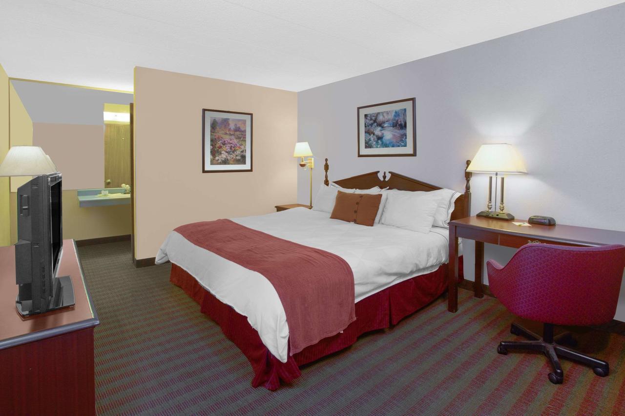Days Inn By Wyndham Davenport Ia 外观 照片