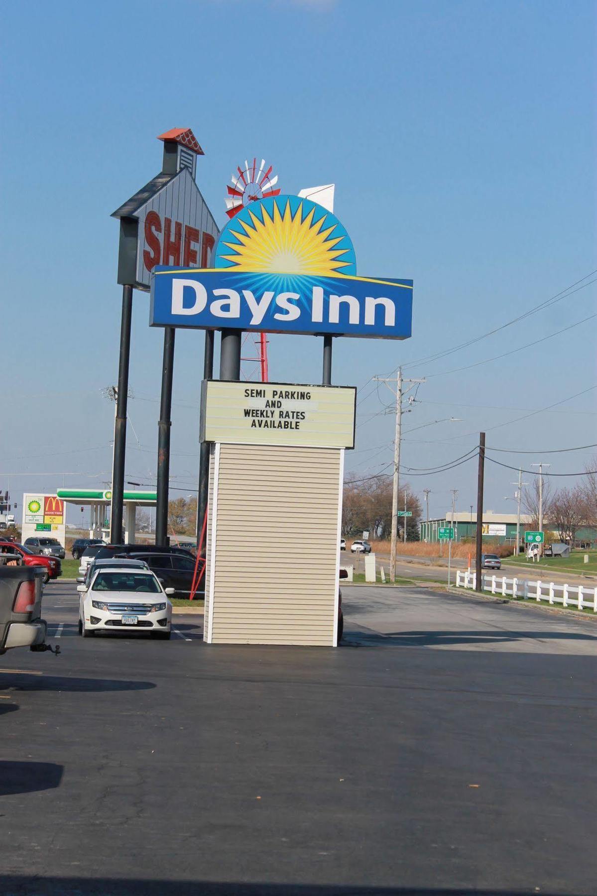 Days Inn By Wyndham Davenport Ia 外观 照片
