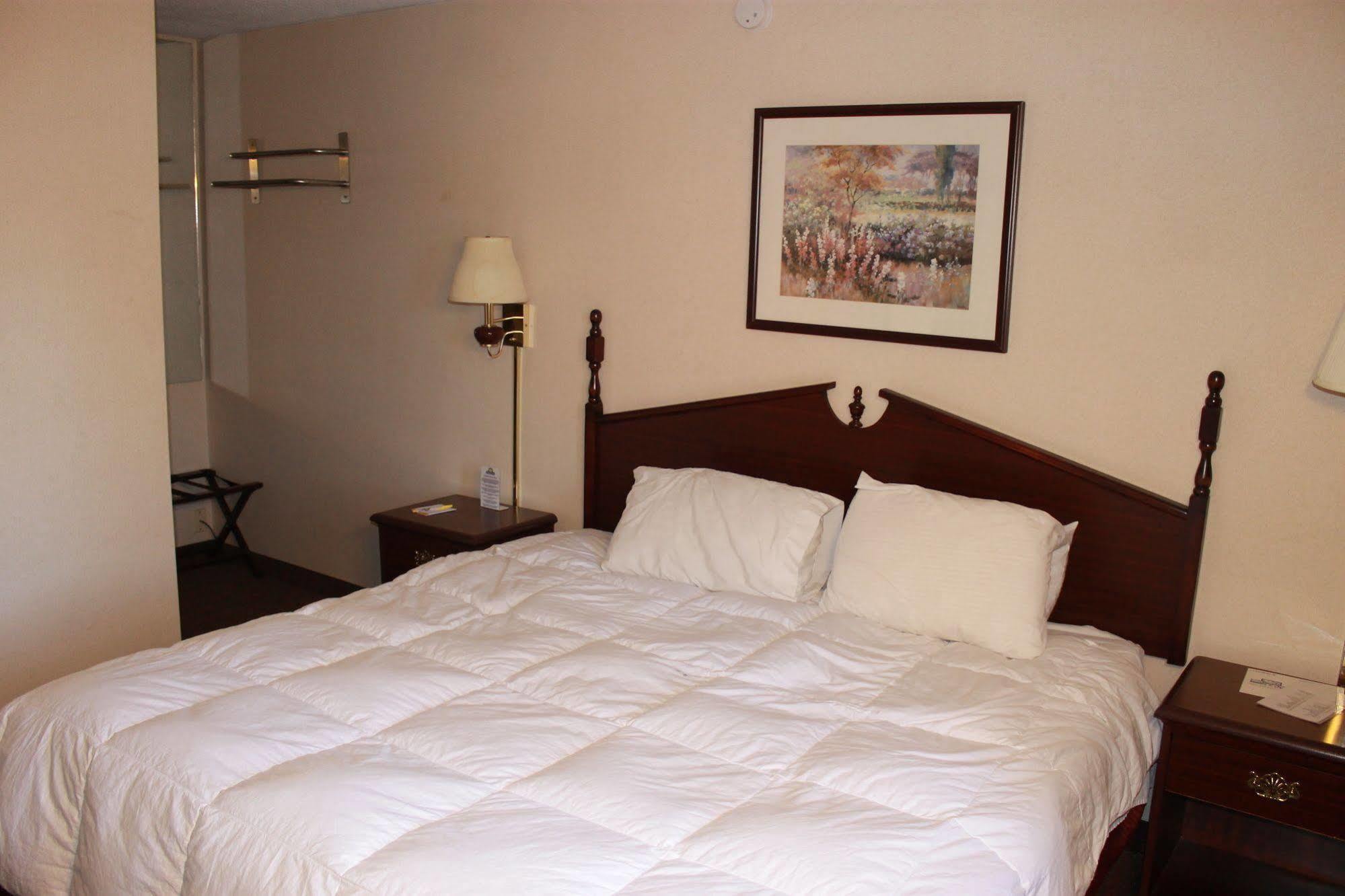 Days Inn By Wyndham Davenport Ia 外观 照片