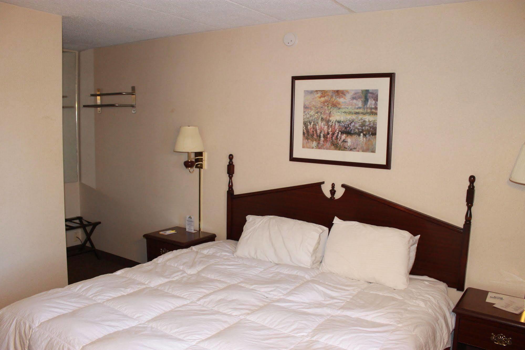 Days Inn By Wyndham Davenport Ia 外观 照片