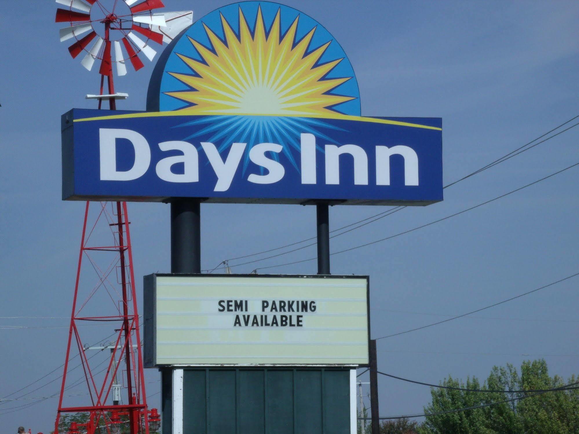 Days Inn By Wyndham Davenport Ia 外观 照片
